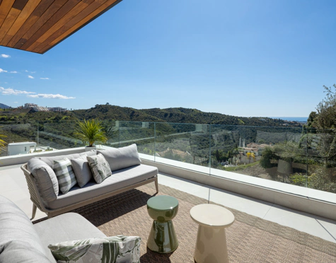 CONTEMPORARY SEA VIEW VILLA IN LA QUINTA