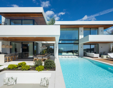 CONTEMPORARY SEA VIEW VILLA IN LA QUINTA