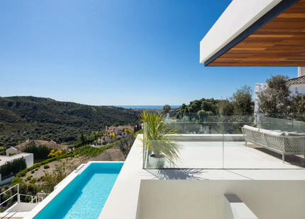 CONTEMPORARY SEA VIEW VILLA IN LA QUINTA