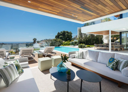 CONTEMPORARY SEA VIEW VILLA IN LA QUINTA
