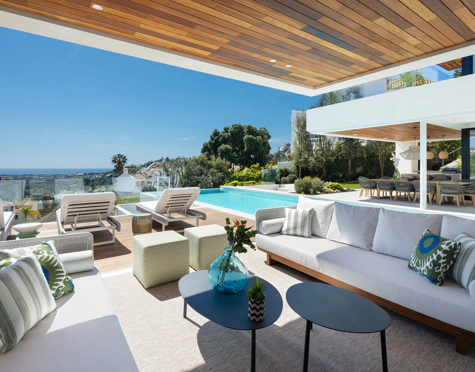 CONTEMPORARY SEA VIEW VILLA IN LA QUINTA