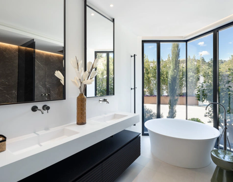 CONTEMPORARY SEA VIEW VILLA IN LA QUINTA