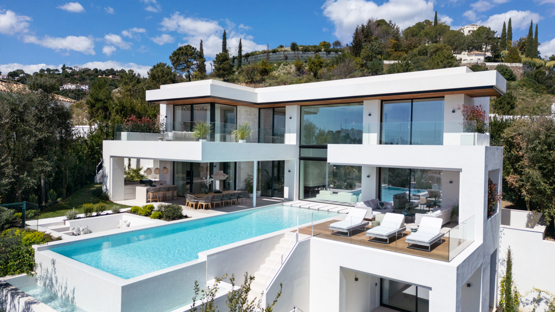 Villa for sale in Lomas de La Quinta, Benahavis