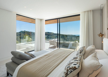 CONTEMPORARY SEA VIEW VILLA IN LA QUINTA