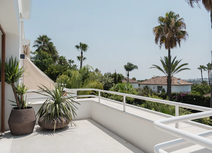 CONTEMPORARY GROUND FLOOR DUPLEX IN NUEVA ANDALUCÍA