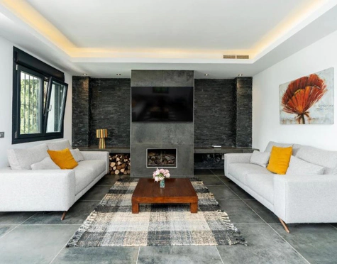 STUNNING LUXURY VILLA WITH VERSATILE LOWER FLOOR IN NUEVA ANDALUCÍA