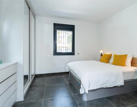 STUNNING LUXURY VILLA WITH VERSATILE LOWER FLOOR IN NUEVA ANDALUCÍA