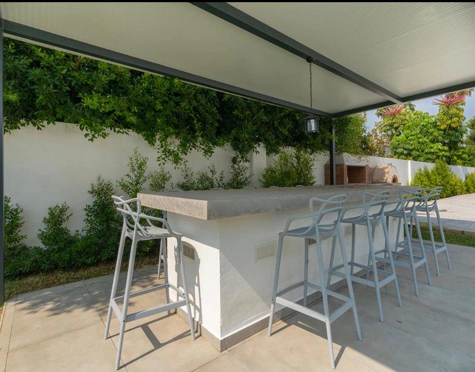 STUNNING LUXURY VILLA WITH VERSATILE LOWER FLOOR IN NUEVA ANDALUCÍA