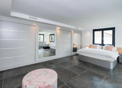 STUNNING LUXURY VILLA WITH VERSATILE LOWER FLOOR IN NUEVA ANDALUCÍA
