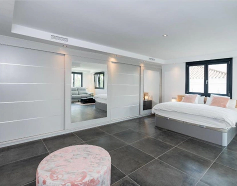 STUNNING LUXURY VILLA WITH VERSATILE LOWER FLOOR IN NUEVA ANDALUCÍA