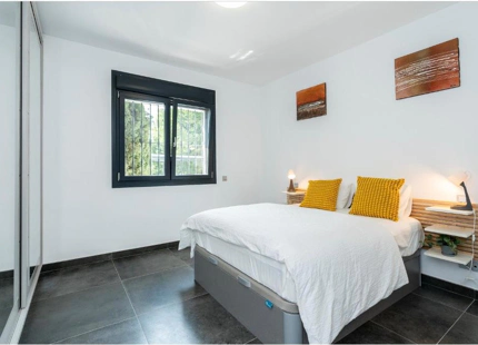 STUNNING LUXURY VILLA WITH VERSATILE LOWER FLOOR IN NUEVA ANDALUCÍA