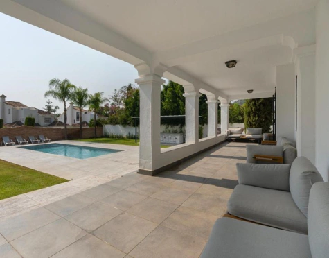 STUNNING LUXURY VILLA WITH VERSATILE LOWER FLOOR IN NUEVA ANDALUCÍA