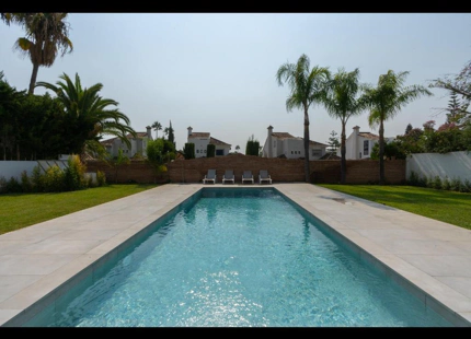STUNNING LUXURY VILLA WITH VERSATILE LOWER FLOOR IN NUEVA ANDALUCÍA