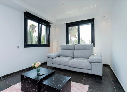 STUNNING LUXURY VILLA WITH VERSATILE LOWER FLOOR IN NUEVA ANDALUCÍA