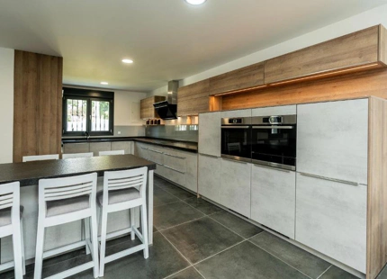 STUNNING LUXURY VILLA WITH VERSATILE LOWER FLOOR IN NUEVA ANDALUCÍA