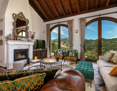 CHARMING LUXURY VILLA WITH INCREDIBLE PANORAMIC VIEWS IN BENAHAVÍS