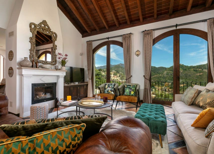 CHARMING LUXURY VILLA WITH INCREDIBLE PANORAMIC VIEWS IN BENAHAVÍS