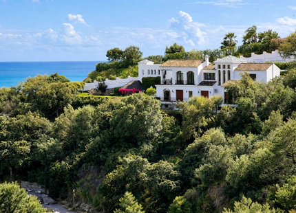 CHARMING LUXURY VILLA WITH INCREDIBLE PANORAMIC VIEWS IN BENAHAVÍS