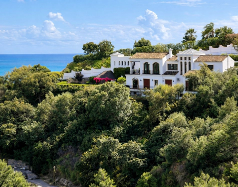 CHARMING LUXURY VILLA WITH INCREDIBLE PANORAMIC VIEWS IN BENAHAVÍS