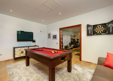 CHARMING LUXURY VILLA WITH INCREDIBLE PANORAMIC VIEWS IN BENAHAVÍS