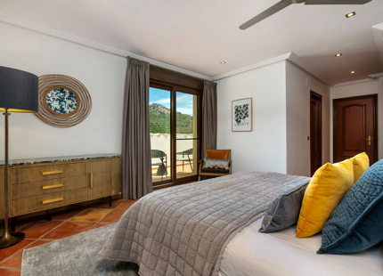 CHARMING LUXURY VILLA WITH INCREDIBLE PANORAMIC VIEWS IN BENAHAVÍS