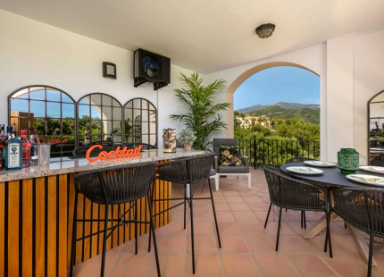 CHARMING LUXURY VILLA WITH INCREDIBLE PANORAMIC VIEWS IN BENAHAVÍS