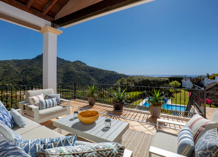 CHARMING LUXURY VILLA WITH INCREDIBLE PANORAMIC VIEWS IN BENAHAVÍS