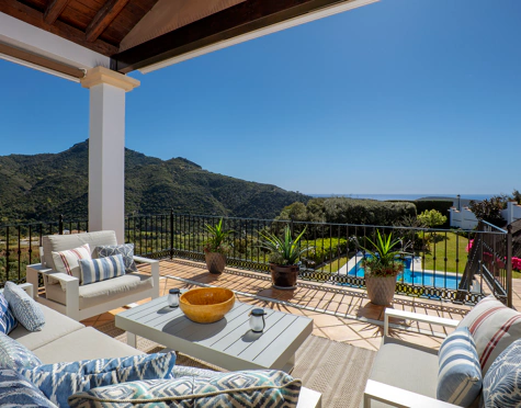 CHARMING LUXURY VILLA WITH INCREDIBLE PANORAMIC VIEWS IN BENAHAVÍS