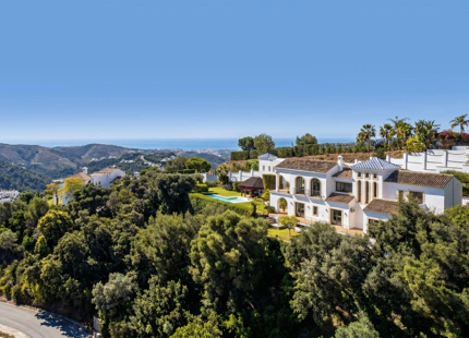 CHARMING LUXURY VILLA WITH INCREDIBLE PANORAMIC VIEWS IN BENAHAVÍS