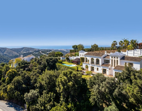CHARMING LUXURY VILLA WITH INCREDIBLE PANORAMIC VIEWS IN BENAHAVÍS