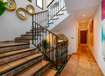 CHARMING LUXURY VILLA WITH INCREDIBLE PANORAMIC VIEWS IN BENAHAVÍS