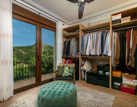 CHARMING LUXURY VILLA WITH INCREDIBLE PANORAMIC VIEWS IN BENAHAVÍS