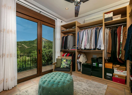 CHARMING LUXURY VILLA WITH INCREDIBLE PANORAMIC VIEWS IN BENAHAVÍS