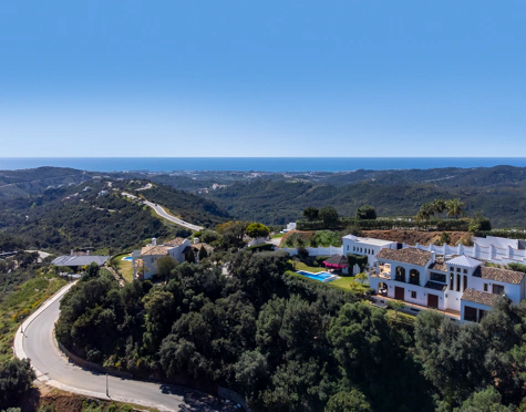 CHARMING LUXURY VILLA WITH INCREDIBLE PANORAMIC VIEWS IN BENAHAVÍS