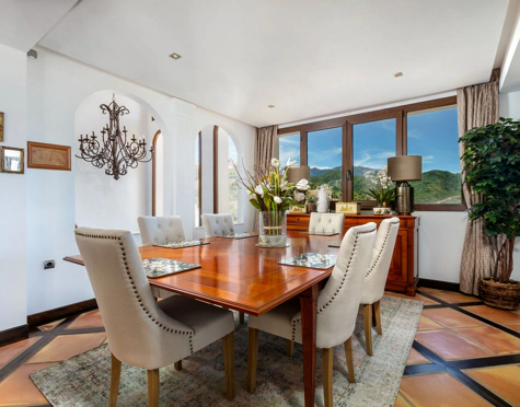 CHARMING LUXURY VILLA WITH INCREDIBLE PANORAMIC VIEWS IN BENAHAVÍS