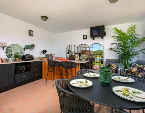 CHARMING LUXURY VILLA WITH INCREDIBLE PANORAMIC VIEWS IN BENAHAVÍS