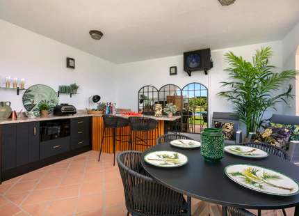 CHARMING LUXURY VILLA WITH INCREDIBLE PANORAMIC VIEWS IN BENAHAVÍS