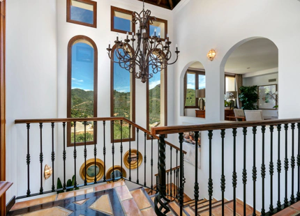 CHARMING LUXURY VILLA WITH INCREDIBLE PANORAMIC VIEWS IN BENAHAVÍS