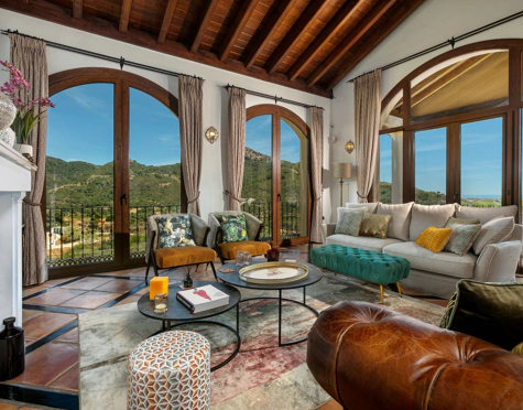 CHARMING LUXURY VILLA WITH INCREDIBLE PANORAMIC VIEWS IN BENAHAVÍS