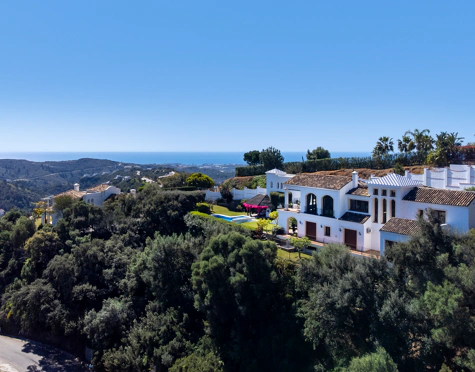 CHARMING LUXURY VILLA WITH INCREDIBLE PANORAMIC VIEWS IN BENAHAVÍS