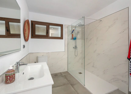 CHARMING LUXURY VILLA WITH INCREDIBLE PANORAMIC VIEWS IN BENAHAVÍS