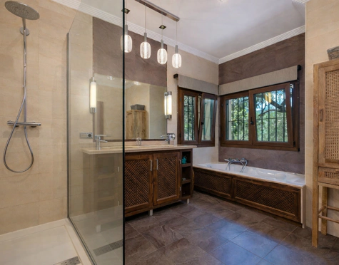 CHARMING LUXURY VILLA WITH INCREDIBLE PANORAMIC VIEWS IN BENAHAVÍS