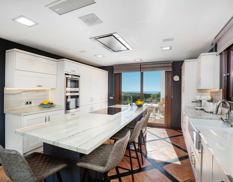 CHARMING LUXURY VILLA WITH INCREDIBLE PANORAMIC VIEWS IN BENAHAVÍS