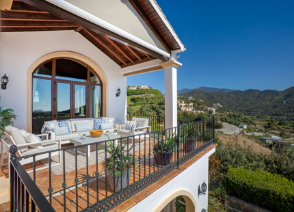 CHARMING LUXURY VILLA WITH INCREDIBLE PANORAMIC VIEWS IN BENAHAVÍS