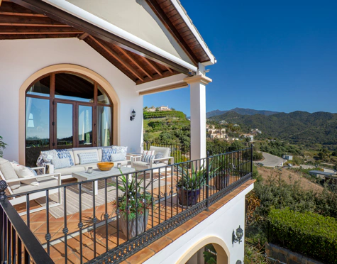 CHARMING LUXURY VILLA WITH INCREDIBLE PANORAMIC VIEWS IN BENAHAVÍS