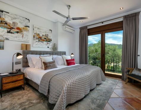 CHARMING LUXURY VILLA WITH INCREDIBLE PANORAMIC VIEWS IN BENAHAVÍS
