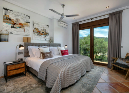 CHARMING LUXURY VILLA WITH INCREDIBLE PANORAMIC VIEWS IN BENAHAVÍS