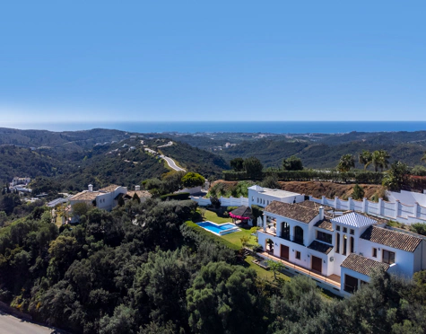 CHARMING LUXURY VILLA WITH INCREDIBLE PANORAMIC VIEWS IN BENAHAVÍS