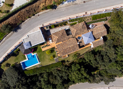 CHARMING LUXURY VILLA WITH INCREDIBLE PANORAMIC VIEWS IN BENAHAVÍS