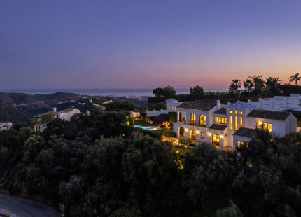 CHARMING LUXURY VILLA WITH INCREDIBLE PANORAMIC VIEWS IN BENAHAVÍS